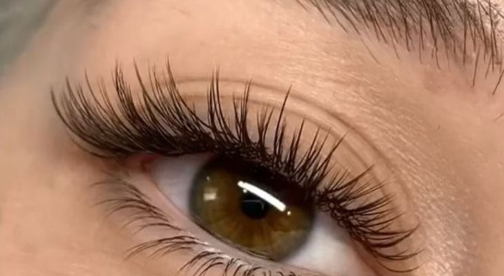 Das beste Set für Wimpernverlängerungen zu Hause